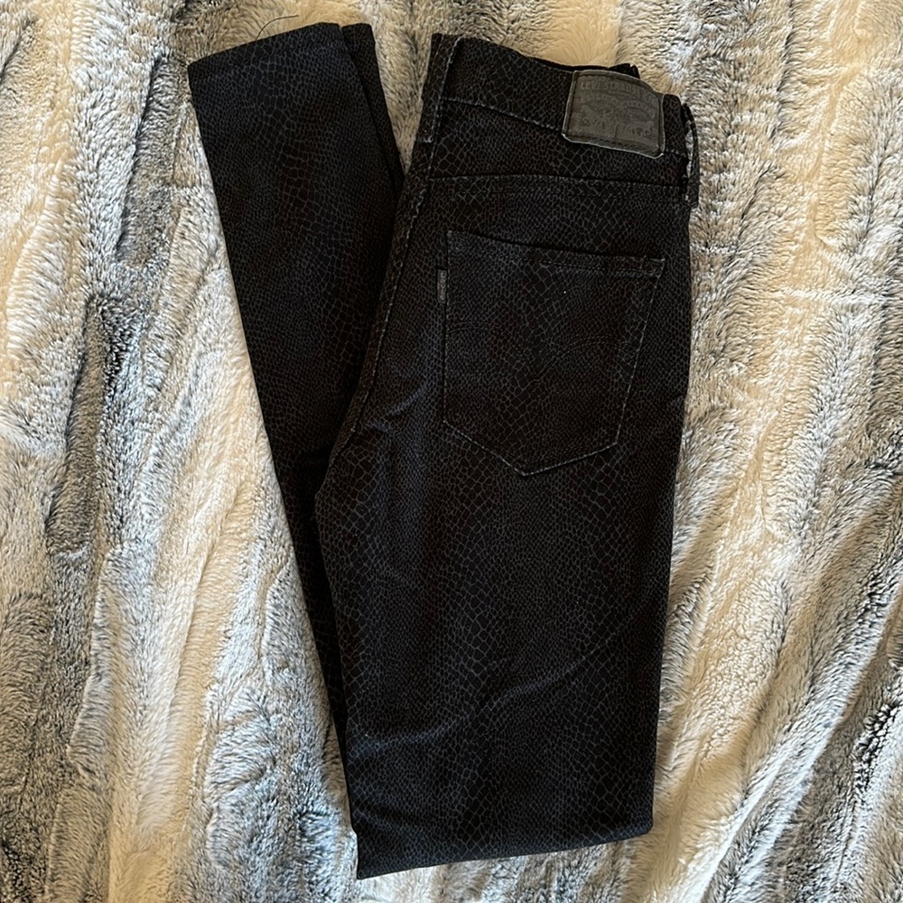 Levi’s 720 high rise super skinny snake skin effect pants